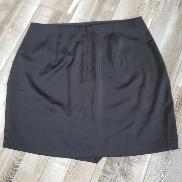 By The Way. Black Satin Mini Skirt Size Medium - Picture 3 of 6